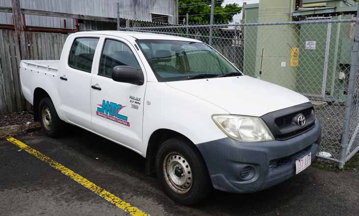 Mackay Transit Coaches Toyota Hilux 137LLF